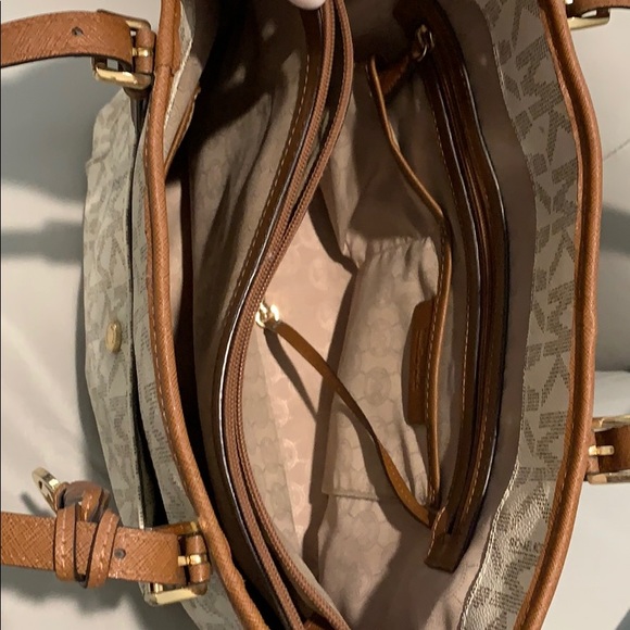 Michael Kors - Picture 3 of 4